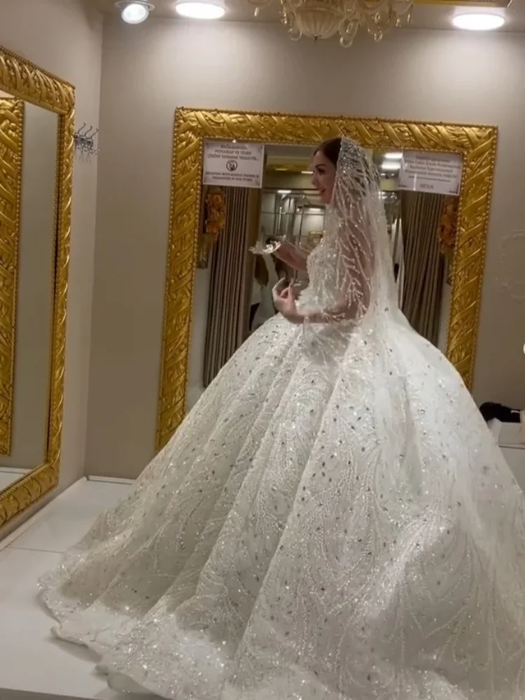 Customized Luxury Sweetheart Ball Dress Long Gloves Shining Beaded Lace Bride Dress Cathedral Train Princess Wedding Dress