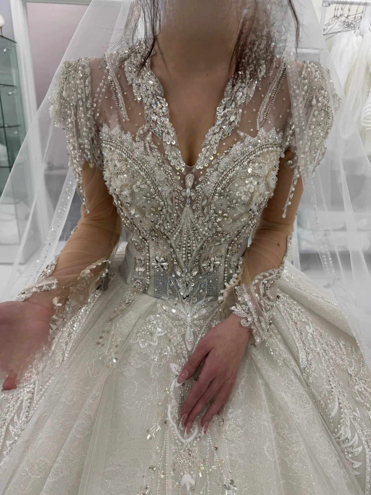 Luxurious Lace Crystal Bead Women's Wedding Dress Sexy V-Neck Tie Belt Trailing Princess Bride Dress Vestido De Noiva Customized