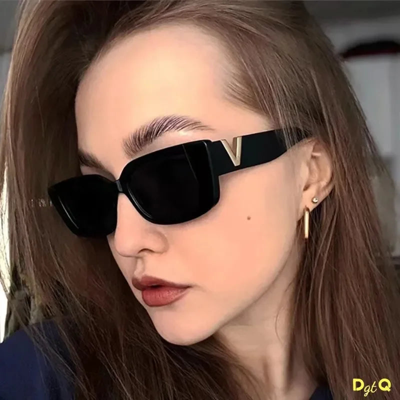 2025 New Retro Rectangle Sunglasses Women Brand Designer Vintage Small Frame Luxury V Sun Glasses Ladies Classic Black Square
